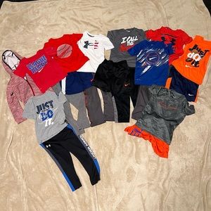 Under Armour, Nike Lot size 4